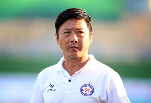 Đại gia V-League chơi lớn mời ‘thầy Đức Chinh’?