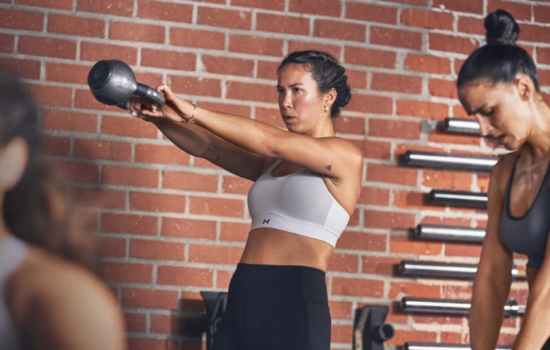 7 động tác gym toàn thân với tạ thực hiện tại nhà