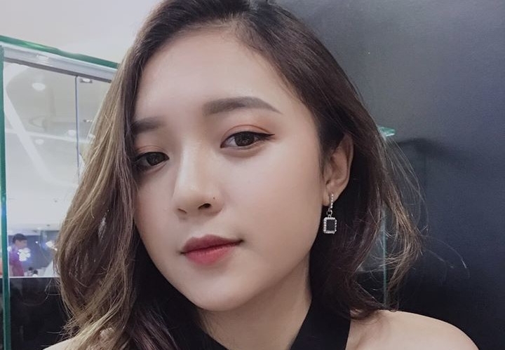 Liên Quân Mobile: MC Phương Thảo bị hack Facebook ngay trên sóng livestream