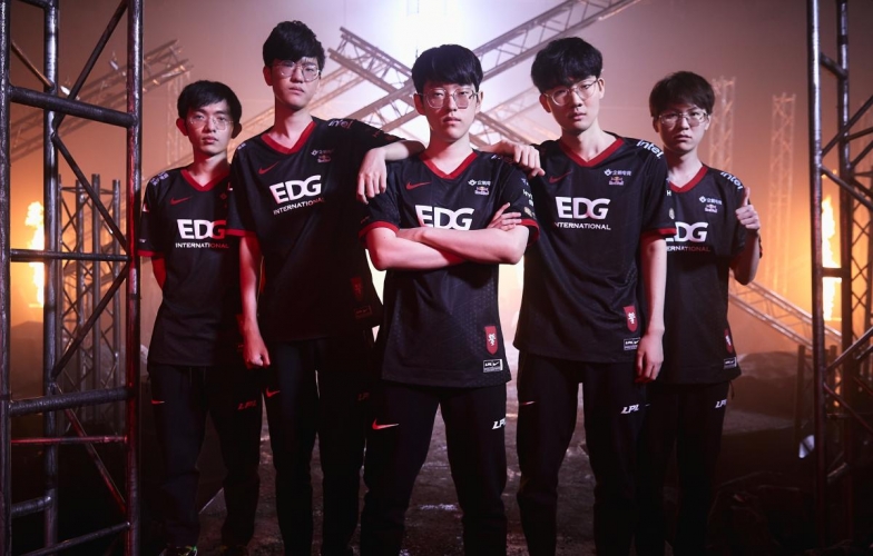 EDG lên ngôi vô địch CKTG 2021