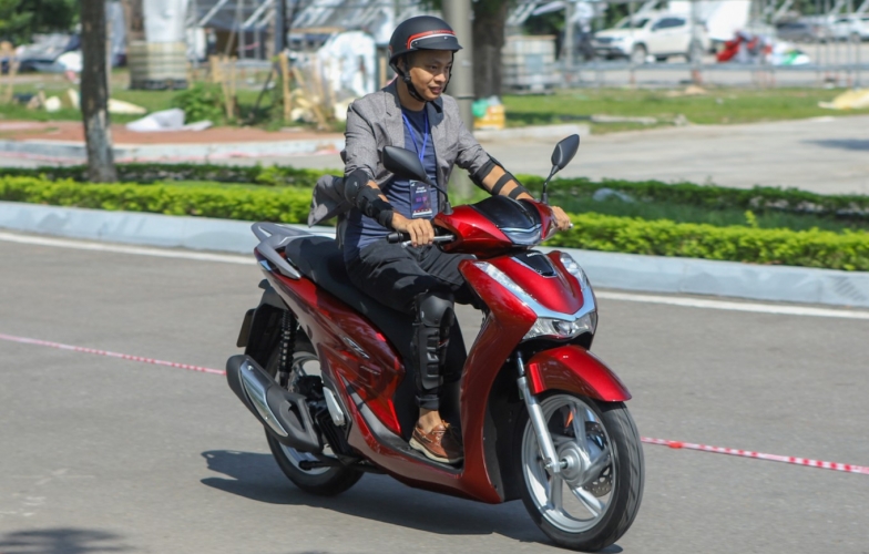 'Cái giá phải trả' để 'đổ đầy bình' cho xe máy hiện nay là bao nhiêu?