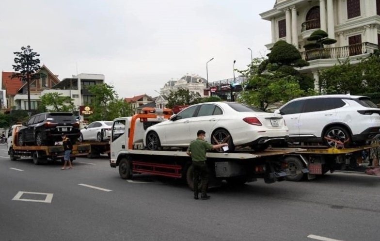 Điểm mặt dàn xe trị giá 20 tỷ đồng bị niêm phong của nguyên Chủ tịch TP Hạ Long