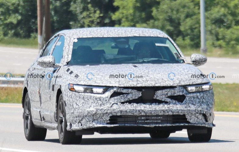 Honda Accord 2024 lần đầu lộ diện chạy thử, nhiều nét giống 'đàn em' Civic