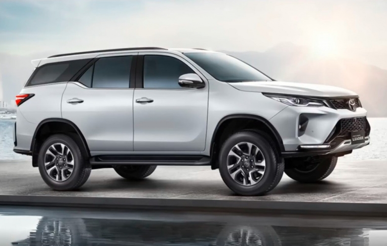 Toyota Fortuner 2023 chính thức ra mắt, cải tiến nhẹ thiết kế, thêm nhiều trang bị mới