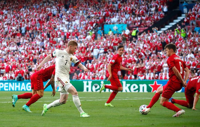 De Bruyne xử lý đẳng cấp kiến tạo cho Hazard ghi bàn