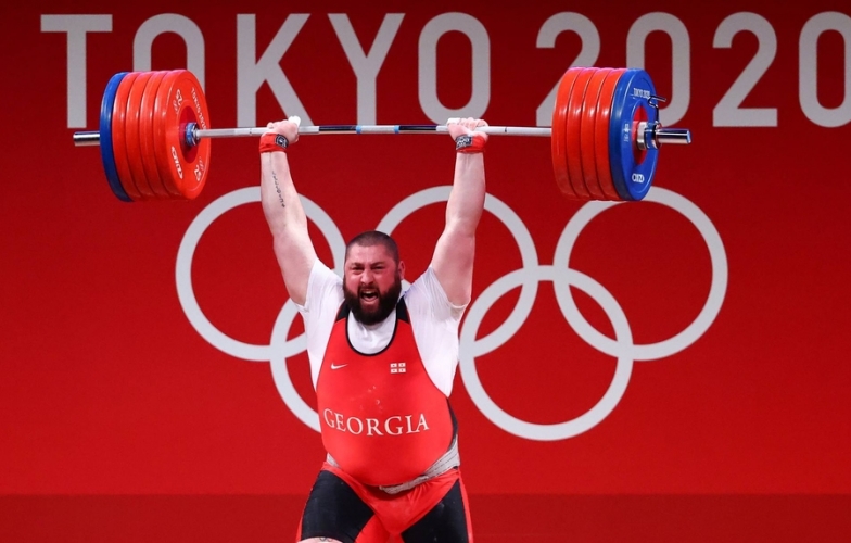 Choáng với 'lực sĩ 177kg' phá liền 3 kỷ lục thế giới môn cử tạ