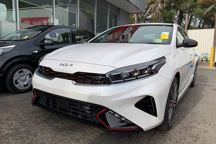 Chi tiết Kia Cerato 2021 tại đại lý: thiết kế ấn tượng, giá từ 460 triệu đồng