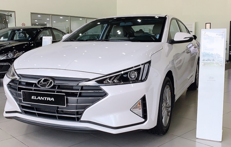 Giá xe Hyundai Elantra giảm mạnh, quyết đấu Mazda 3, Cerato