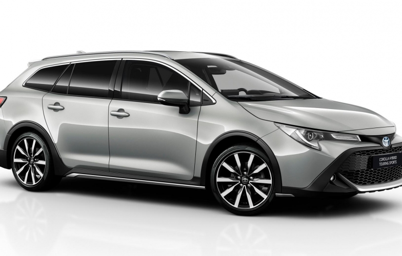 Sedan hạng C của Toyota có phiên bản cao cấp, đen nẹt Mazda 3, Kia K3