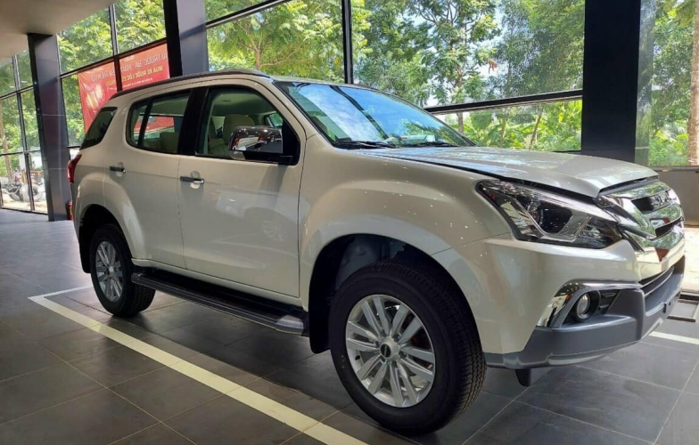 Giảm giá kịch sàn, mẫu SUV 7 chỗ này đang có giá rẻ nhất Việt Nam