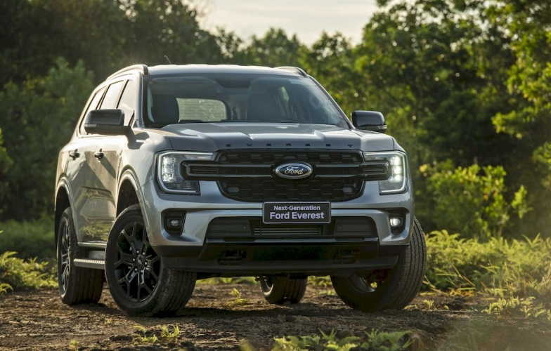 Ford Everest 2023 vừa ra mắt giá từ 1,099 tỷ đồng có gì đấu Fortuner, Santa Fe?
