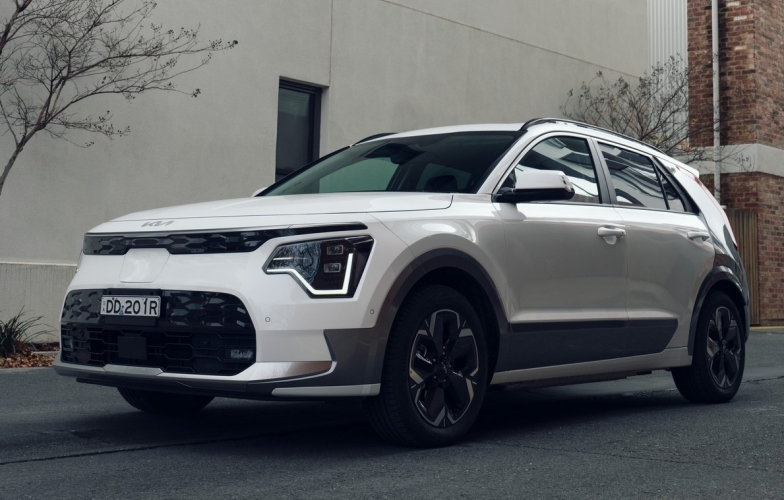 SUV cỡ C của KIA chốt giá từ 706 triệu đồng, có bản thuần điện đấu VinFast VF e34