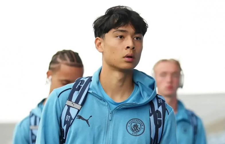 Thần đồng 19 tuổi từ chối Man City để theo học Đại học
