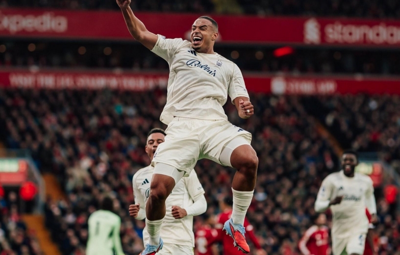 Arsenal quyết đấu Chelsea vì trung vệ chỉ cao 1m8