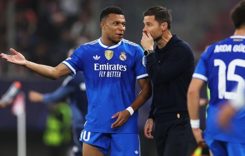 Xabi Alonso kinh ngạc về Mbappe: 'Ghi bàn là thiên bẩm'