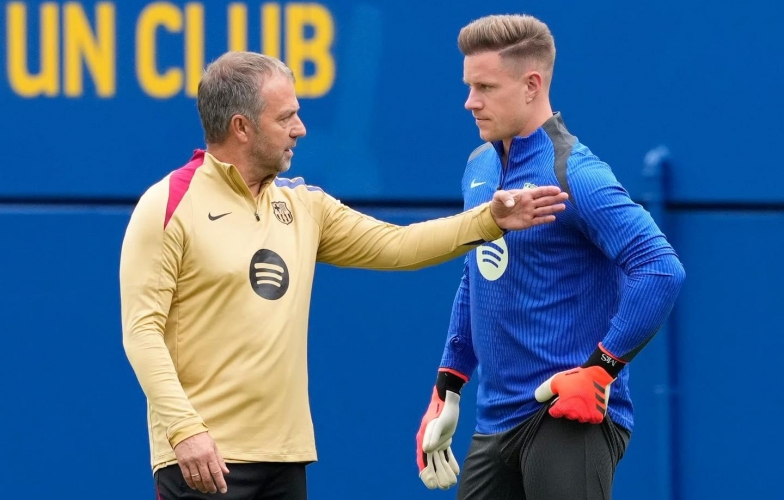 Ter Stegen đáp trả khi bị Barca tước băng đội trưởng