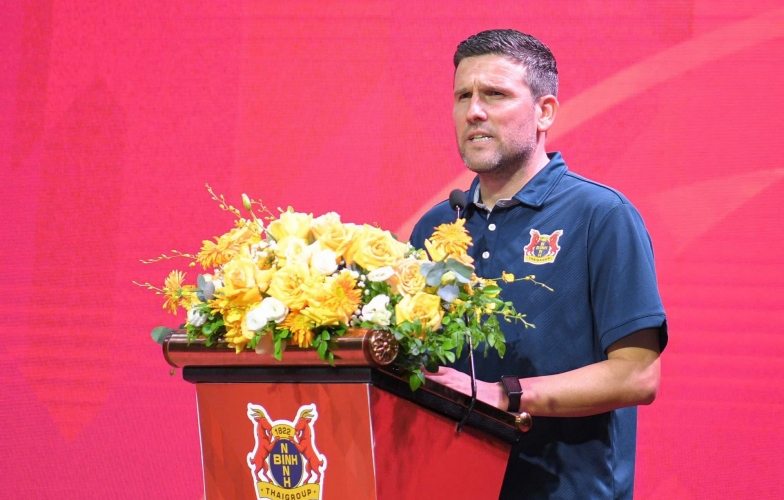 HLV Tây Ban Nha hạnh phúc với chiến thắng đầu tiên tại V-League
