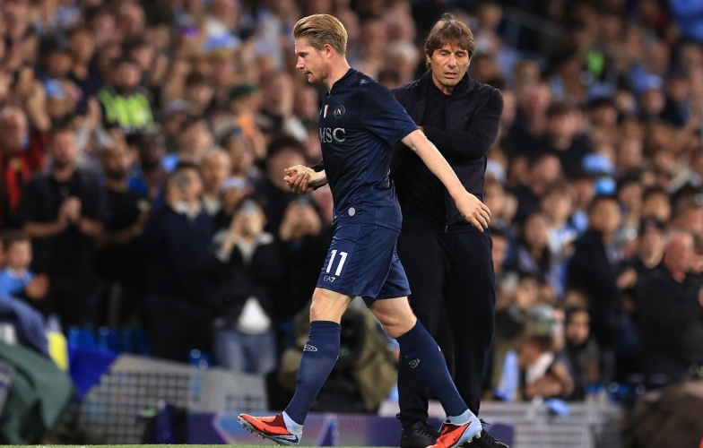 HLV Conte xin lỗi De Bruyne
