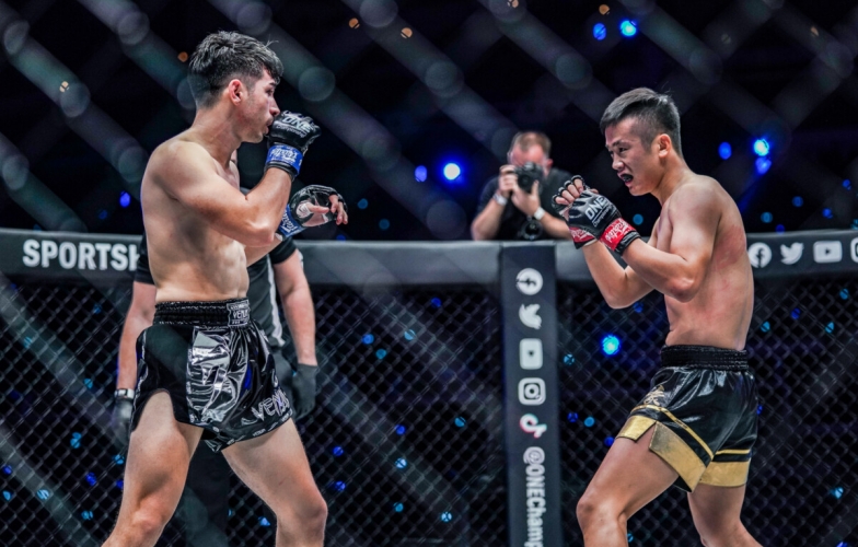 Võ sĩ Trung Quốc chơi xấu đối thủ, giành chiến thắng gây tranh cãi