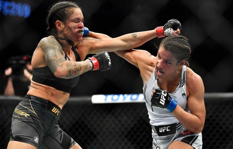 Julianna Pena đánh bại nhà vô địch Amanda Nunes ở UFC