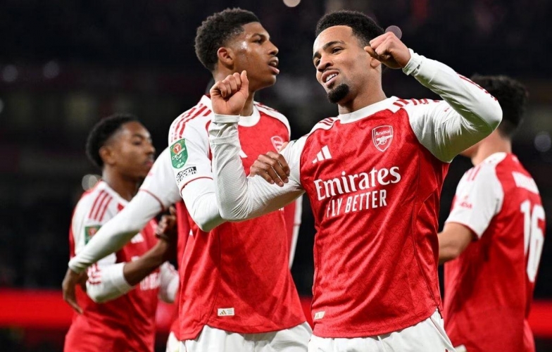 Arsenal thắng kịch tính, giành quyền vào tứ kết Carabao Cup