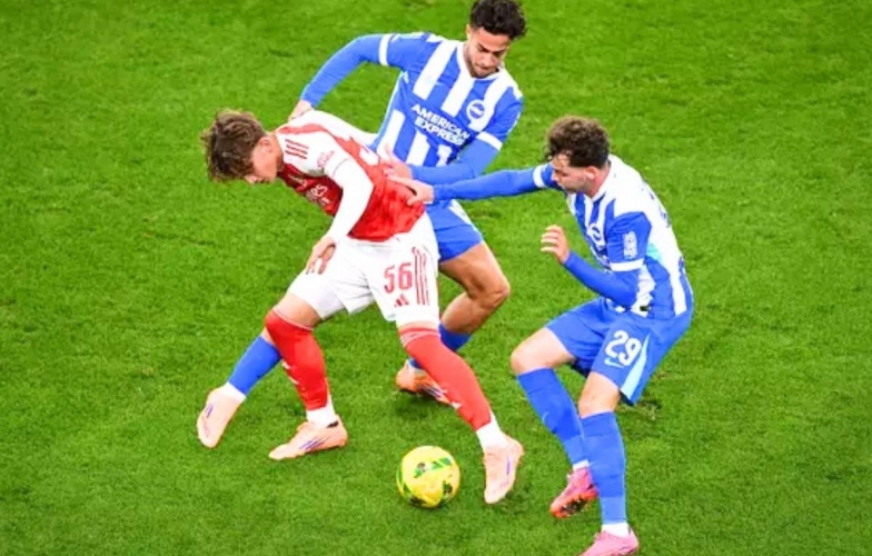 CĐV Arsenal bùng nổ với màn thể hiện của Max Dowman