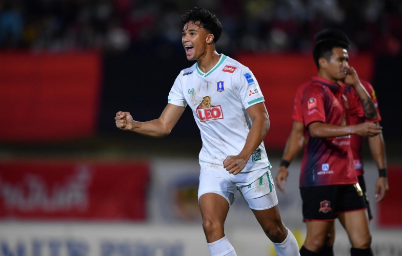 Tiền đạo Singapore đi vào lịch sử Thai League ngay trước thềm SEA Games 31