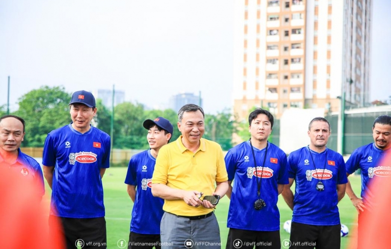 ĐT Việt Nam và U22 Việt Nam nhận 'doping tinh thần'
