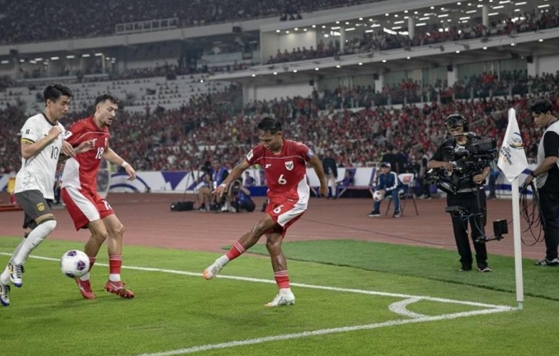 HLV Kluivert bất ngờ trao số 6 của ĐT Indonesia cho Beckham