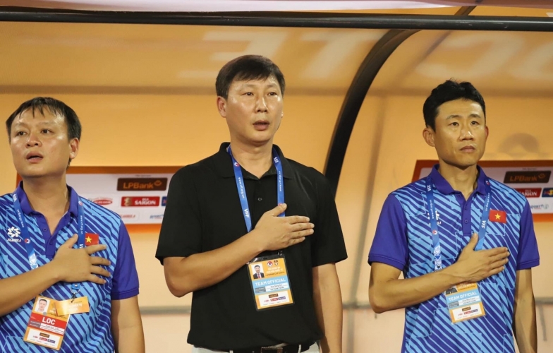 Trợ lý HLV Kim Sang Sik chia tay đội Việt Nam mới bị FIFA phạt