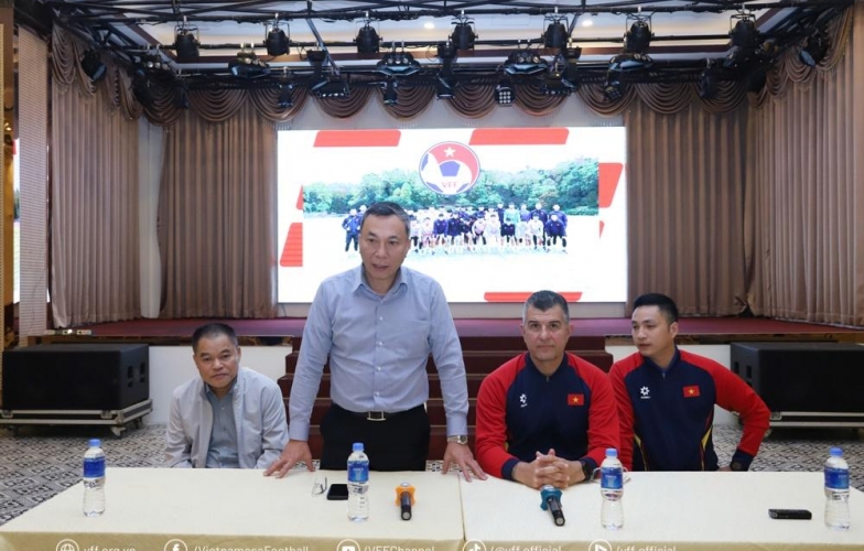 HLV Brazil và tuyển Việt Nam được động viên trước giải châu Á