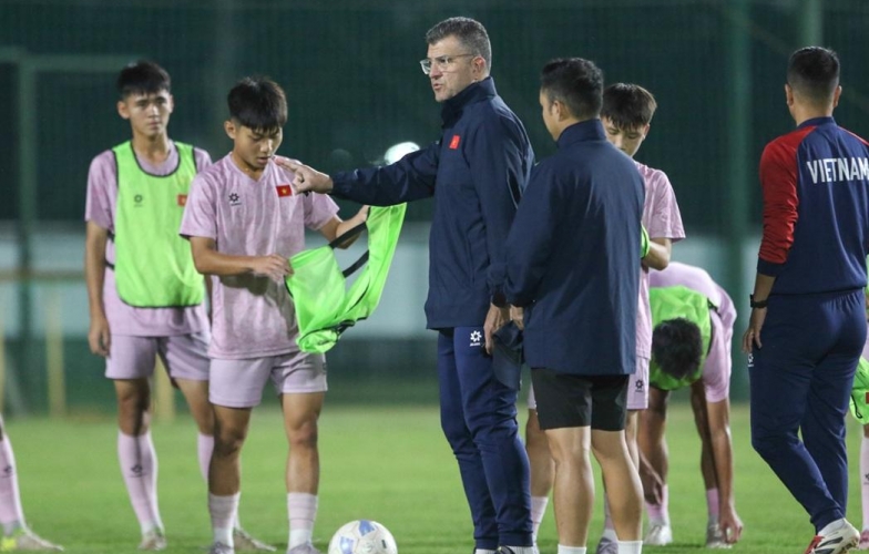 HLV Brazil loại 4 tuyển thủ Việt Nam trước ngày đấu Malaysia