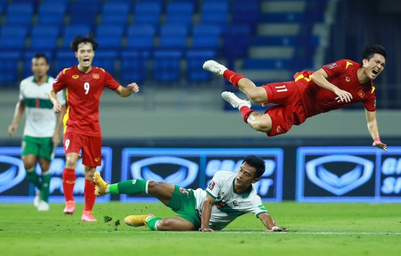 Chán đá bóng, Indonesia chỉ nhằm chân cầu thủ Việt Nam để 'đốn'