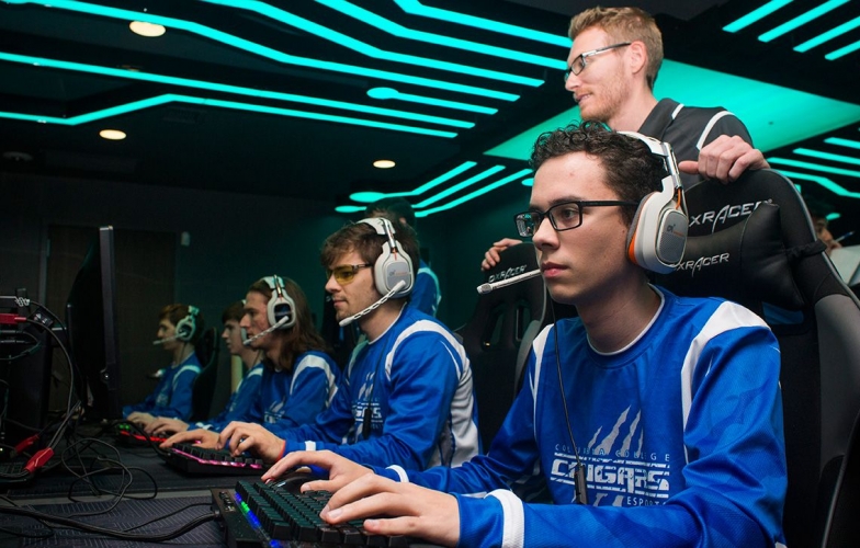 Sự phát triển của eSports và học bổng 'khủng' dành cho game thủ