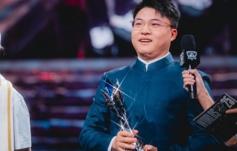 HLV Tabe bất ngờ đánh tiếng muốn Uzi gia nhập AL