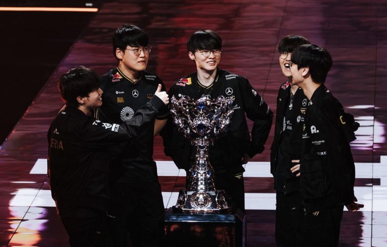 SKT đưa ra thông báo quan trọng, ngầm ám chỉ điều fan T1 nào cũng mong muốn