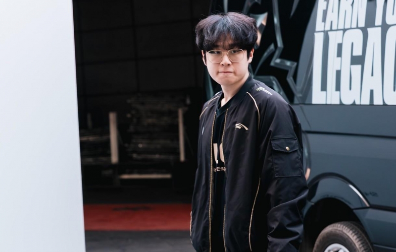 Zeus khiến fan HLE đứng ngồi không yên với động thái đầy bất ngờ