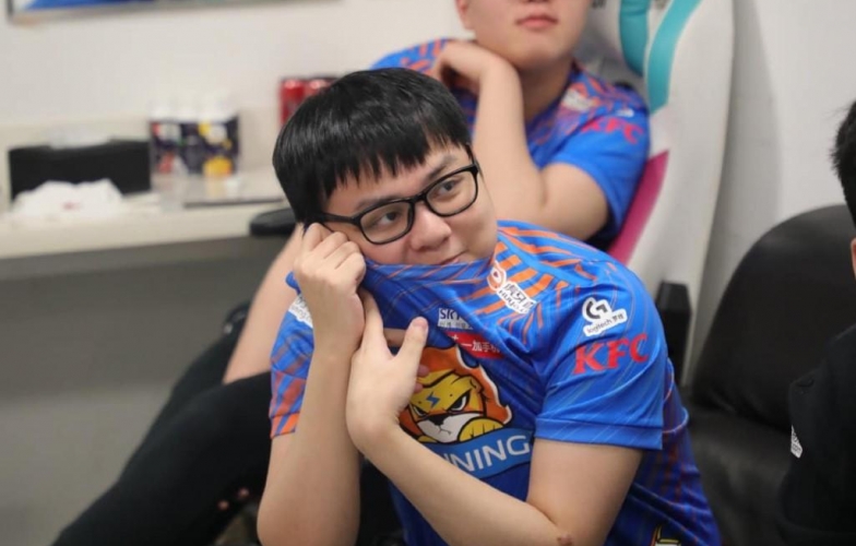 SofM bất ngờ 'nhá hàng' việc trở lại thi đấu chuyên nghiệp