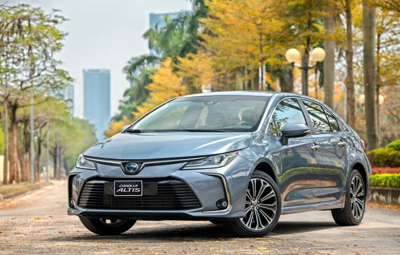 Toyota Corolla Altis: Giá lăn bánh 2023, TSKT & đánh giá xe