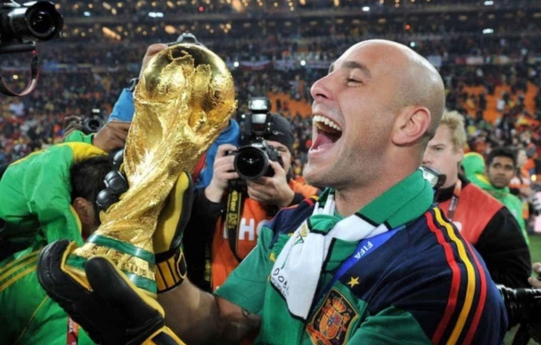 Nhà vô địch World Cup 2010 tuyên bố giải nghệ ở tuổi 42