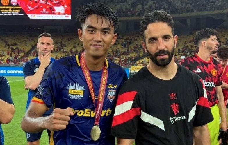 HLV Kim Sang Sik khen 1 ngôi sao U23 Indonesia từng đối đầu MU