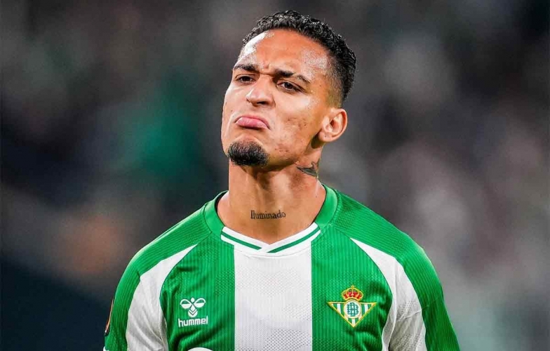 Antony tiếp tục tỏa sáng trước Lyon