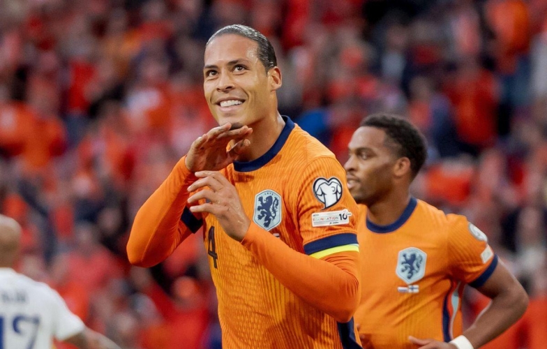 Van Dijk lập cột mốc lớn trong ngày Hà Lan đoạt vé World Cup