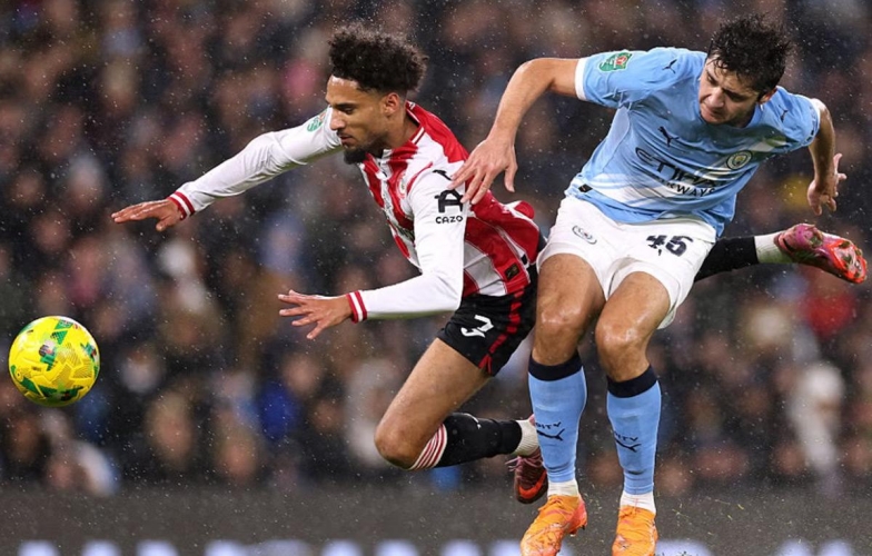 Sao Man City lẽ ra phải bị đuổi ở Carabao Cup 2025/26