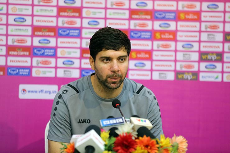 HLV Afghanistan: 'Việt Nam không cần phụ thuộc vào cá nhân như Messi hay Ronaldo'