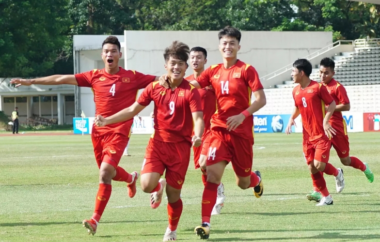 CĐV ĐNÁ: ‘U19 Việt Nam không xứng đáng thắng, họ được trọng tài giúp đỡ’