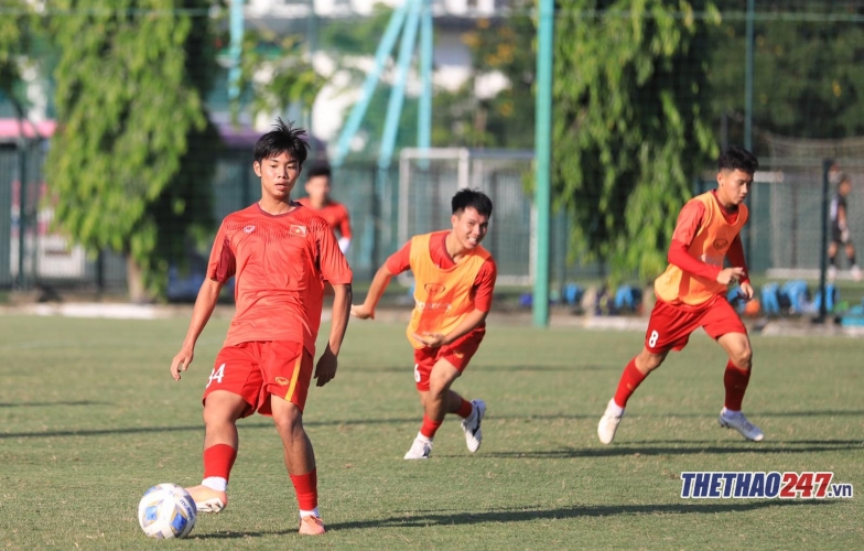 VIDEO: U20 Việt Nam chia đôi đá đối kháng, luyện 'Tiki Taka' hẹn đấu Thái Lan