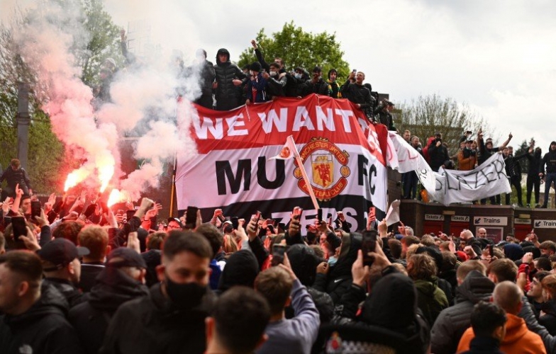 Trận đấu giữa MU và Norwich có nguy cơ bị hoãn do CĐV biểu tình