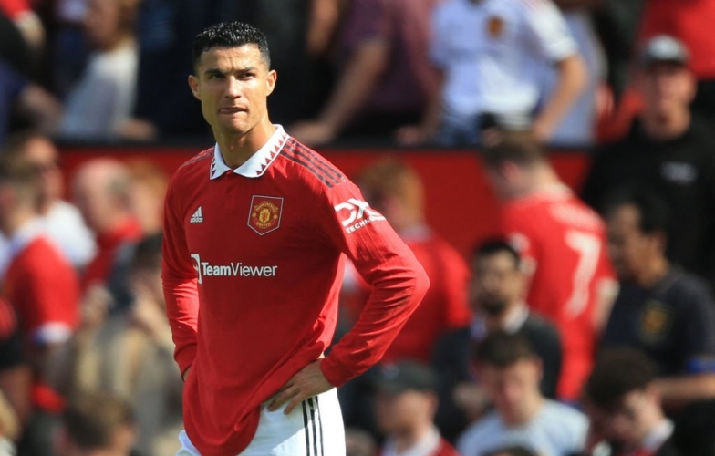 Ronaldo bất lực nhìn MU bị đẩy xuống nửa dưới BXH Ngoại hạng Anh