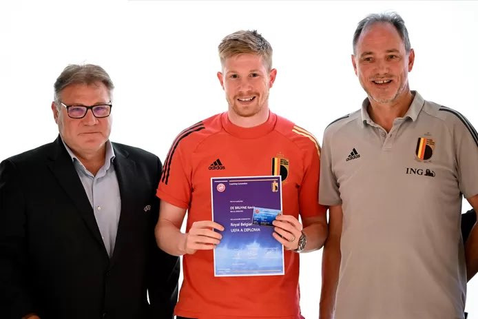 De Bruyne được UEFA cấp bằng huấn luyện viên ở tuổi 31